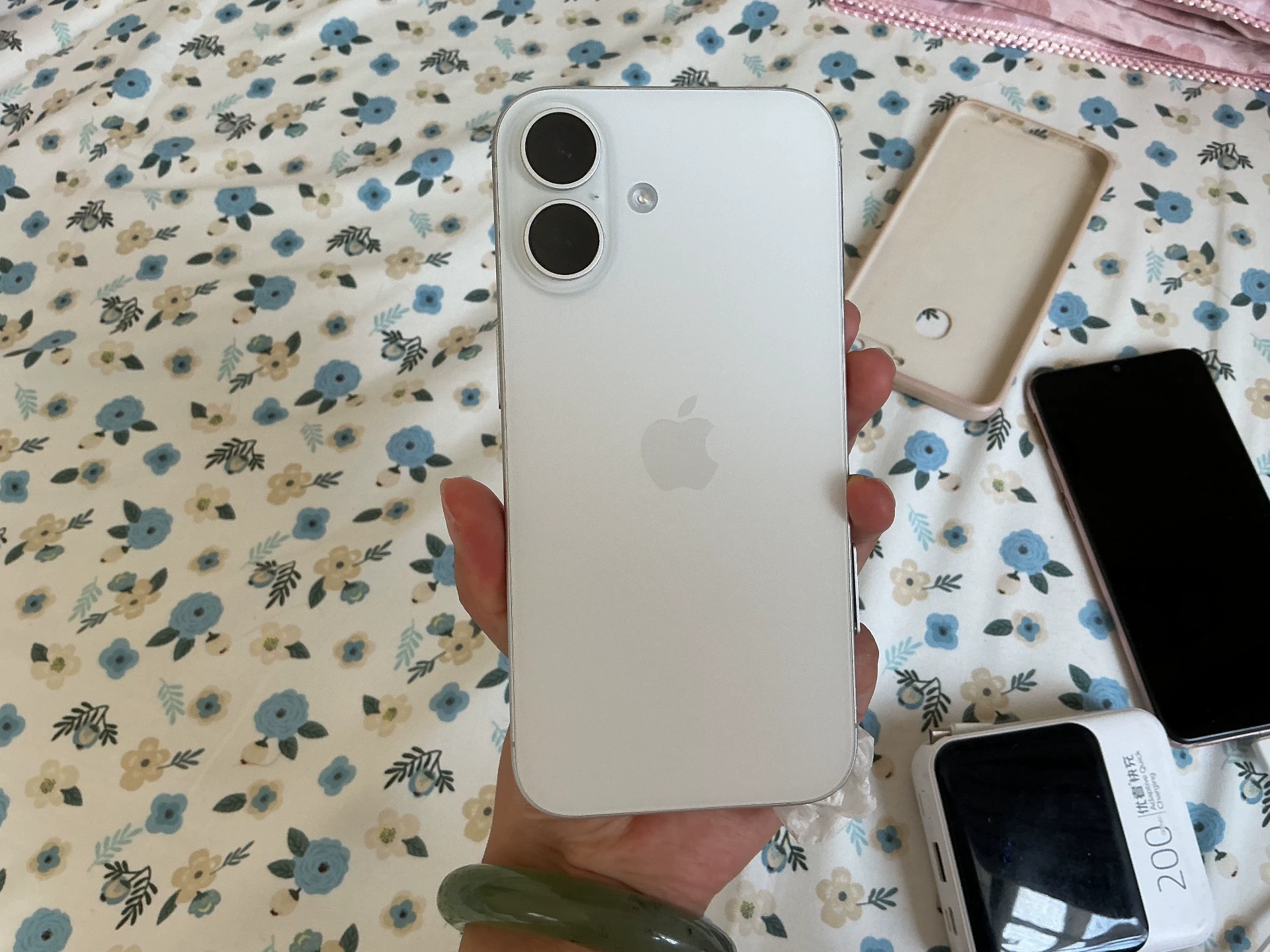 Apple iPhone 16 256G 白色 几乎全新